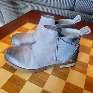 Girl's sz 4 /Women's sz 5 Sorel Emelie Chelsea Boots